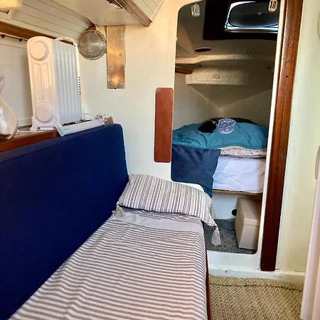 Relajate Al Sol Cerca De Botel Barcelona
